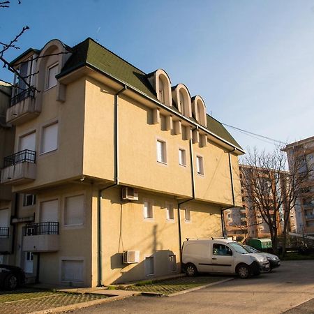 Sunny 412 Apartment Podgorica Exterior photo
